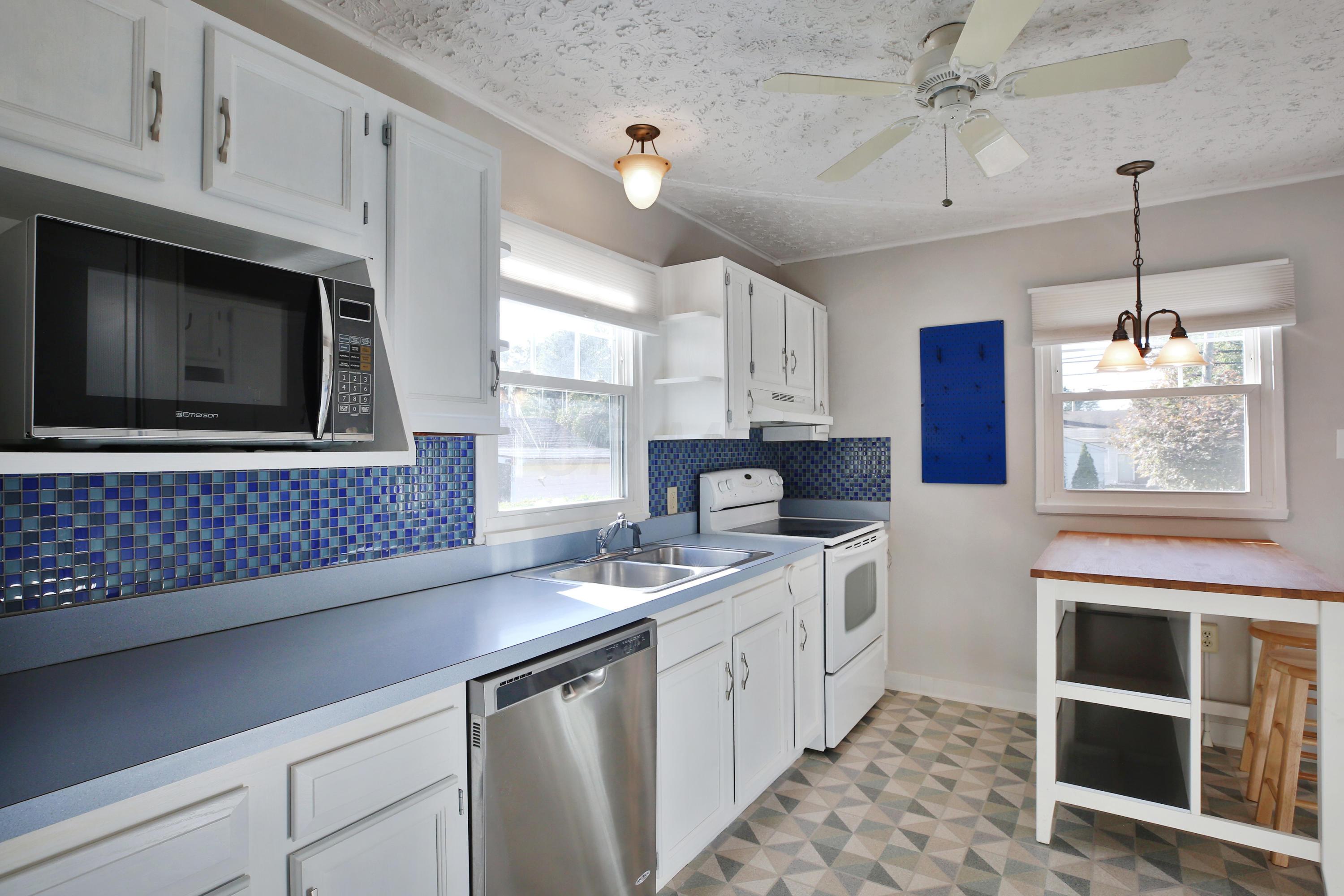 199 East Weisheimer Road Columbus, OH 43214 - Photo 9 of 37
