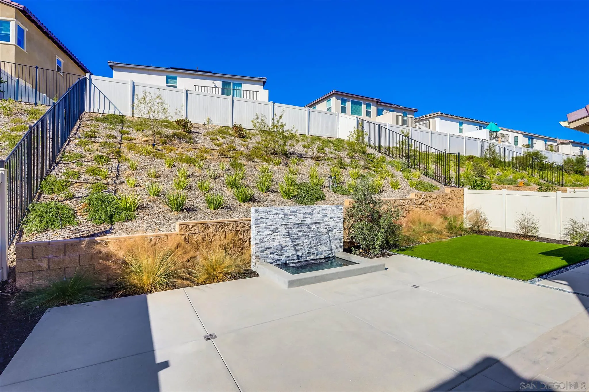 8922 Trailridge Avenue Santee, CA 92071 - Photo 27 of 31 a view of a building