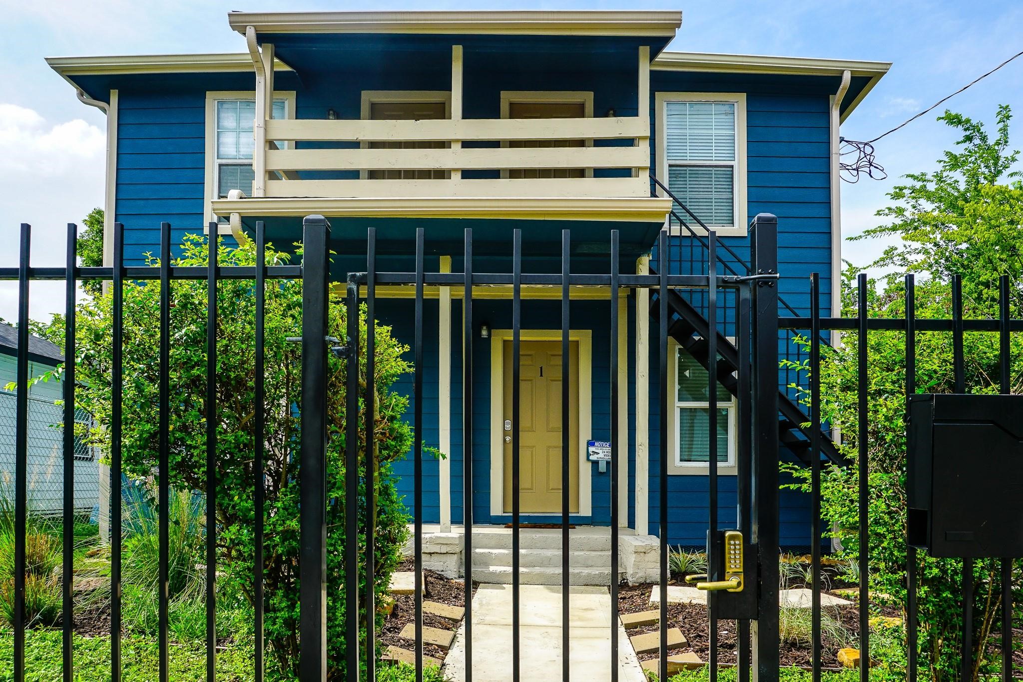 3703 Market Street, Unit 2 Houston, TX 77020 - Photo 4 of 13 Walk-in entrance requires gate code.