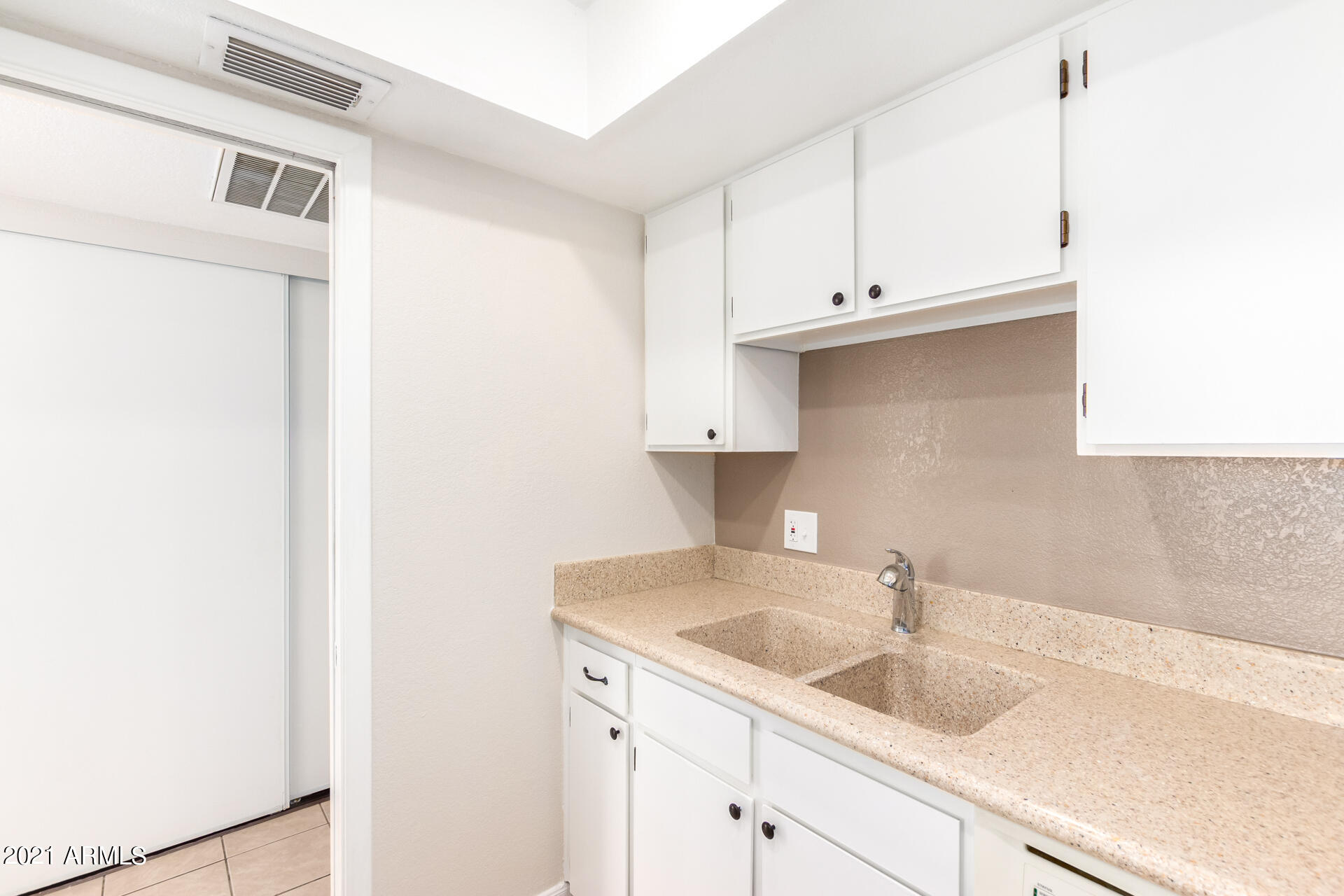 202 East Ruth Avenue, Unit 1 Phoenix, AZ 85020 - Photo 12 of 21 0016-15-Ruth