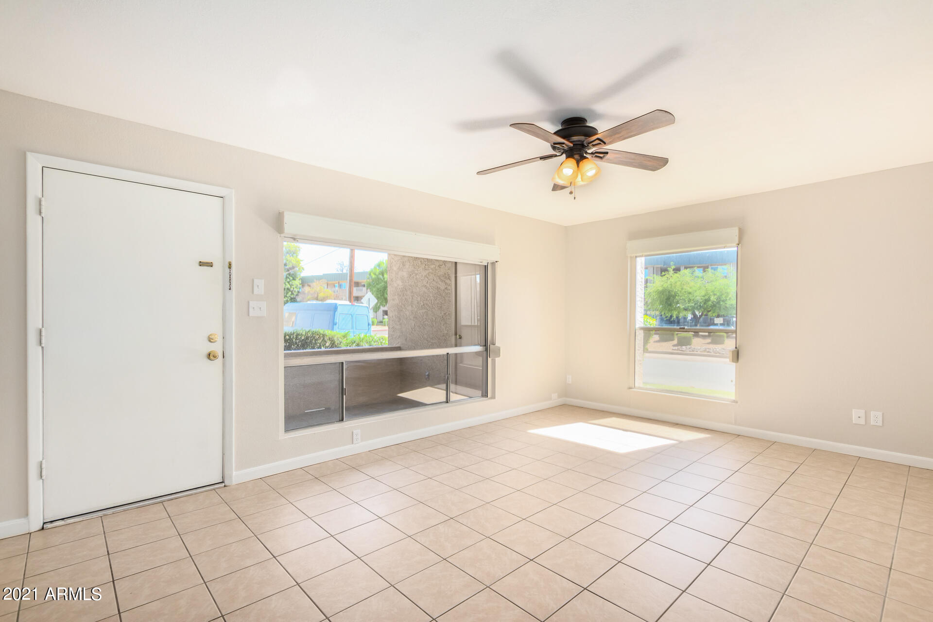 202 East Ruth Avenue, Unit 1 Phoenix, AZ 85020 - Photo 5 of 21 0007-05-Ruth