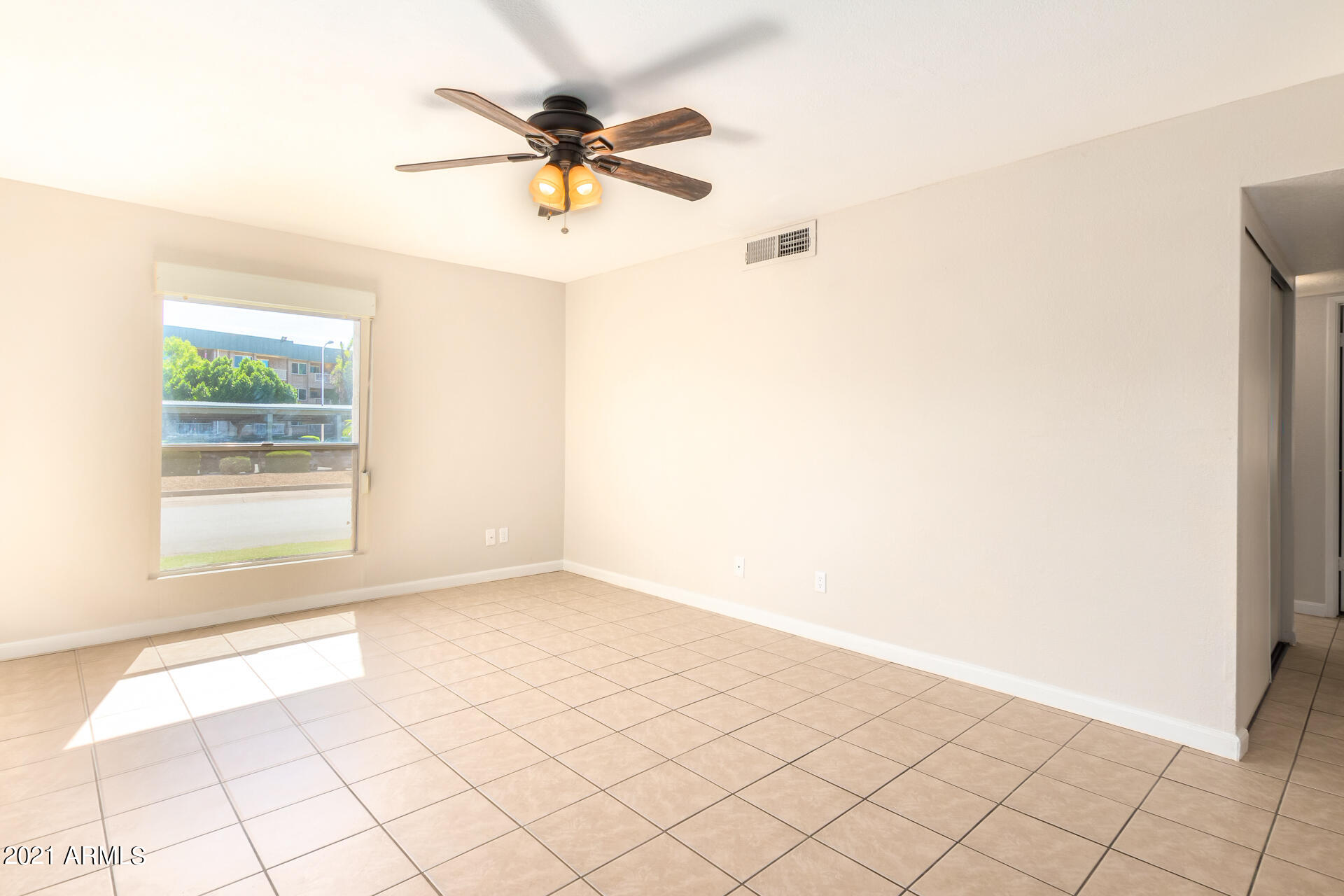 202 East Ruth Avenue, Unit 1 Phoenix, AZ 85020 - Photo 8 of 21 0010-08-Ruth