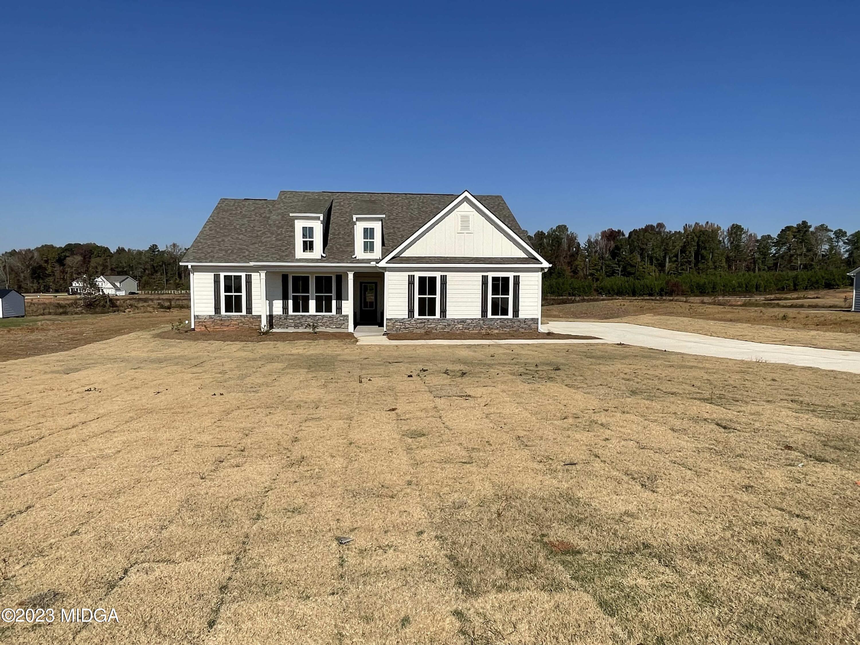 159 Sanders Road Macon, GA 31210 - Photo 3 of 40 a front view of a house with a yard