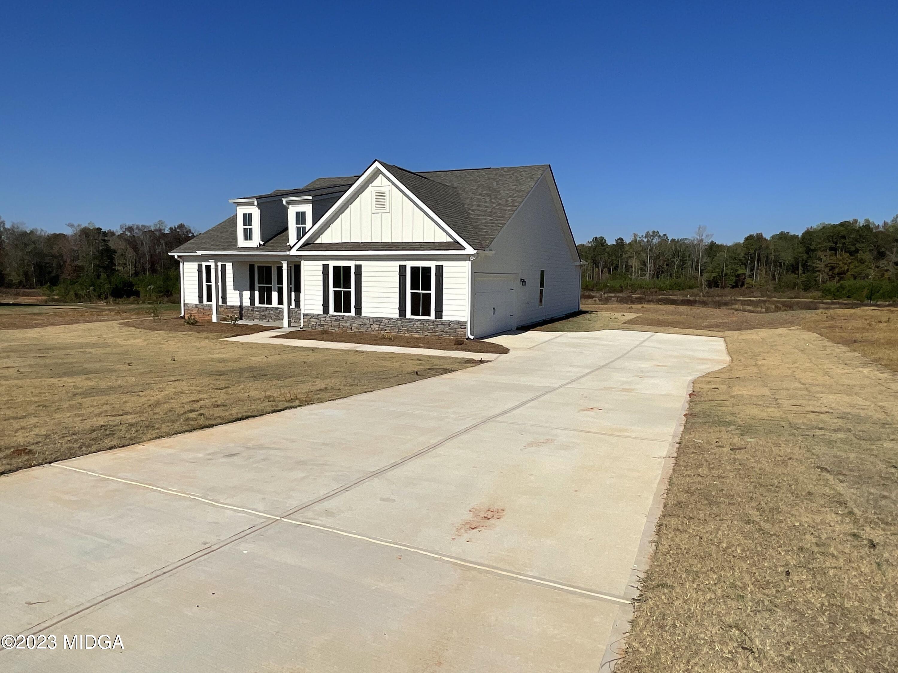159 Sanders Road Macon, GA 31210 - Photo 4 of 40 a front view of a house with a yard