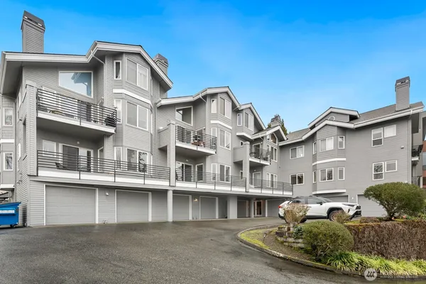 $753,000 | 6100 Northeast 181st Street, Unit 7, Kenmore, WA 98028