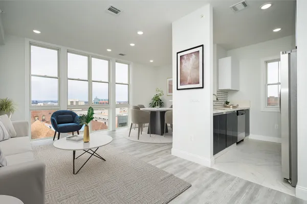 $2,400 | 144 Bergen Avenue, Unit 2A, Jersey City, NJ 07305