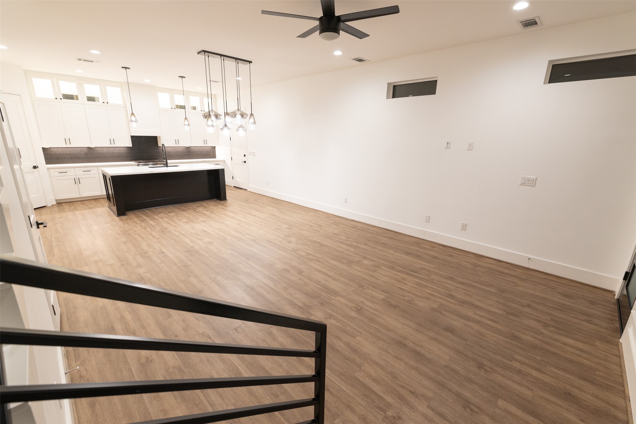 1206 Hamblen Street Houston, TX 77009 - Photo 20 of 33 Living area is wired for surround sound!