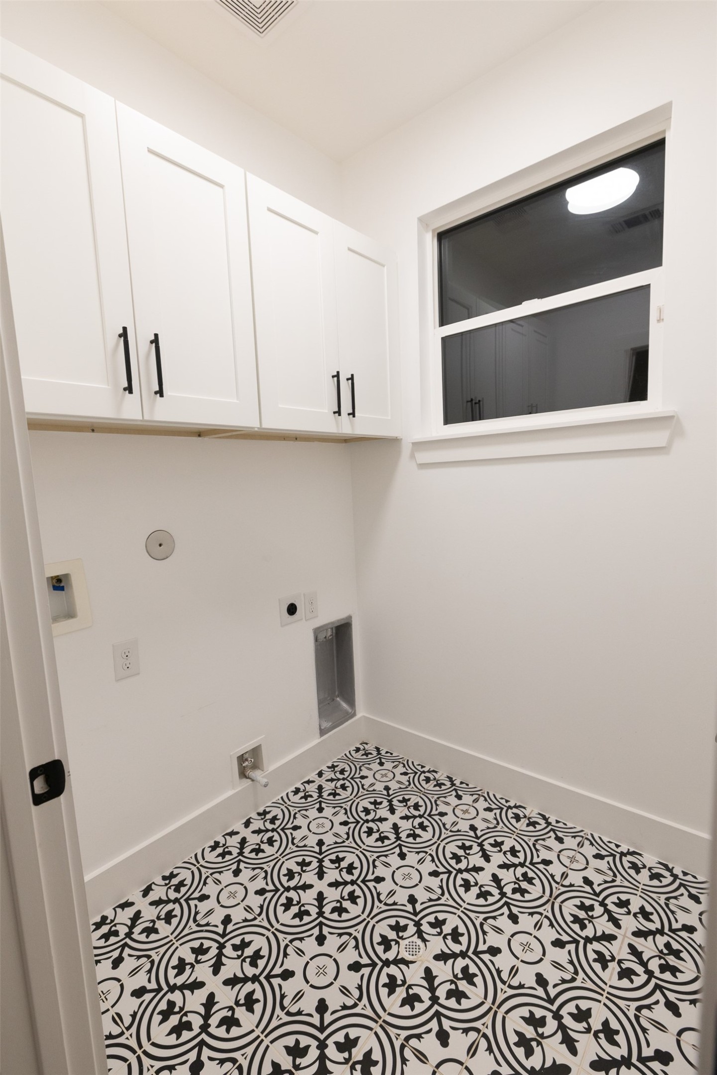 1206 Hamblen Street Houston, TX 77009 - Photo 31 of 33 Laundry room