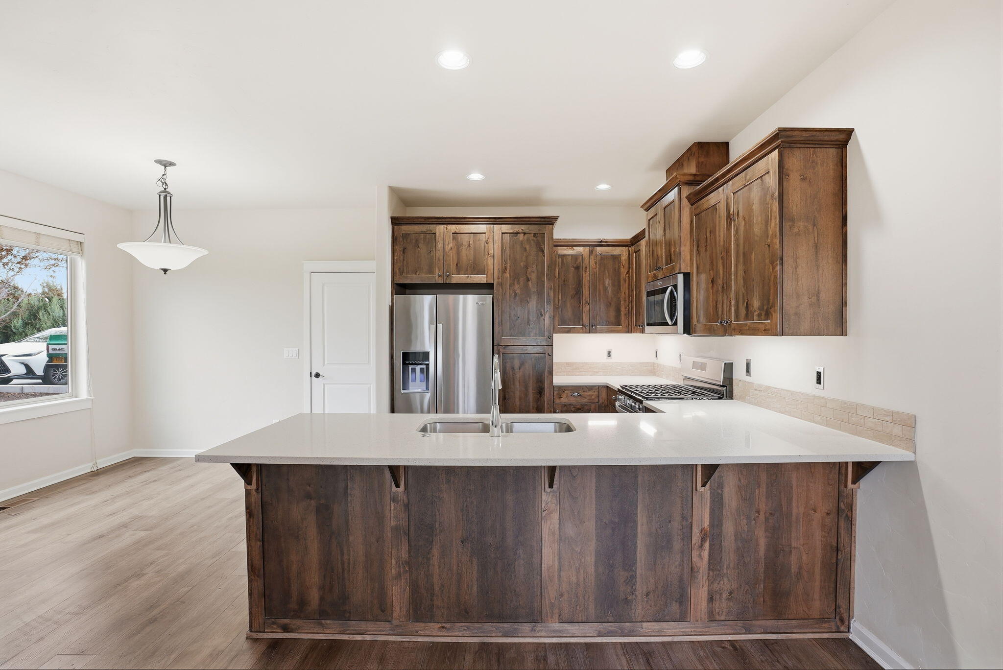 3249 Southwest 28th Street Redmond, OR 97756 - Photo 9 of 39 9-web-or-mls-Riley_Visuals_009