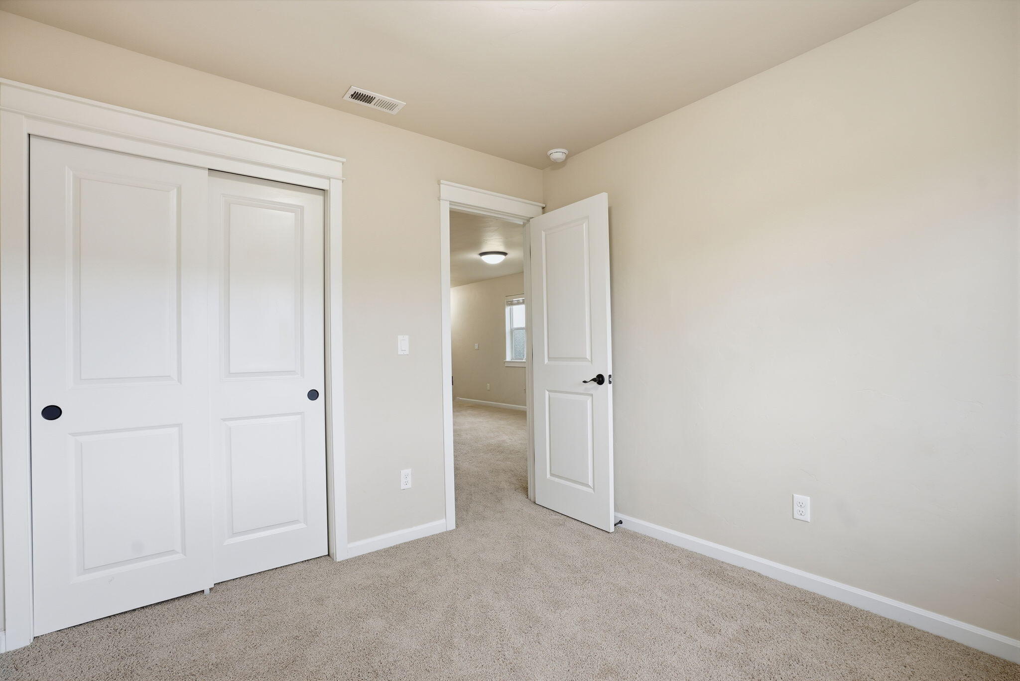 3249 Southwest 28th Street Redmond, OR 97756 - Photo 28 of 39 28-web-or-mls-Riley_Visuals_028