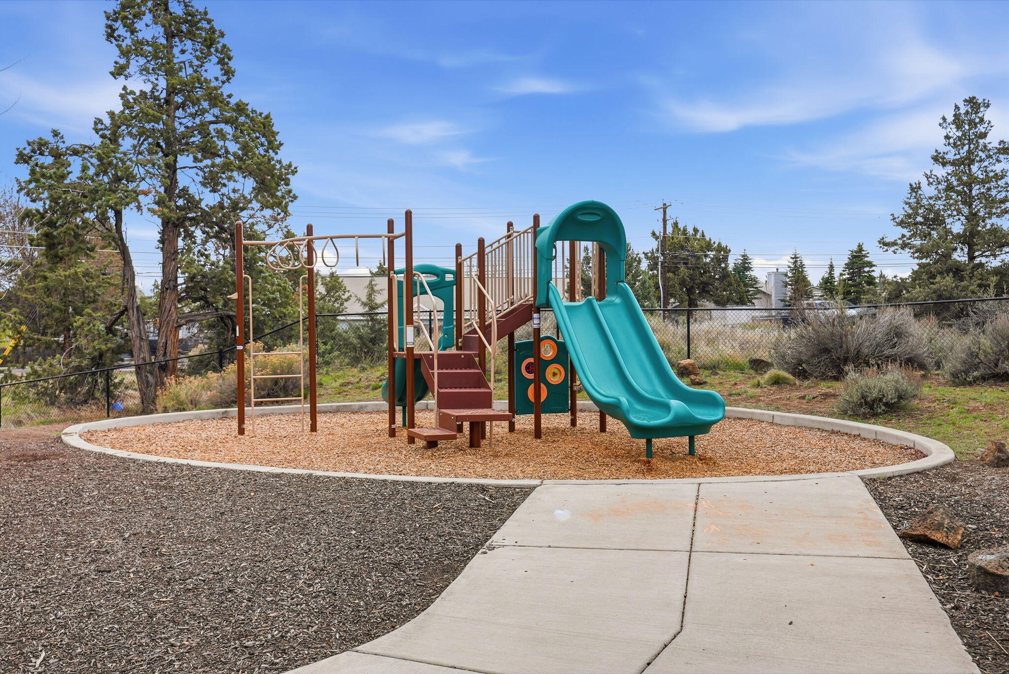 3249 Southwest 28th Street Redmond, OR 97756 - Photo 35 of 39 35-web-or-mls-Riley_Visuals_035