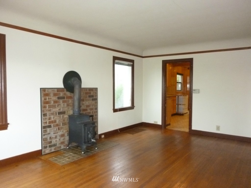 3453 37th Avenue Southwest Seattle, WA 98126 - Photo 3 of 15 Gallery Image 3