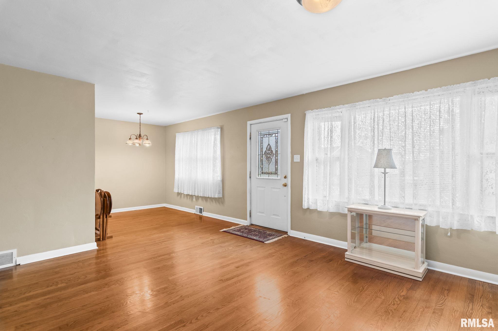 1527 Chalmers Street Springfield, IL 62703 - Photo 2 of 31