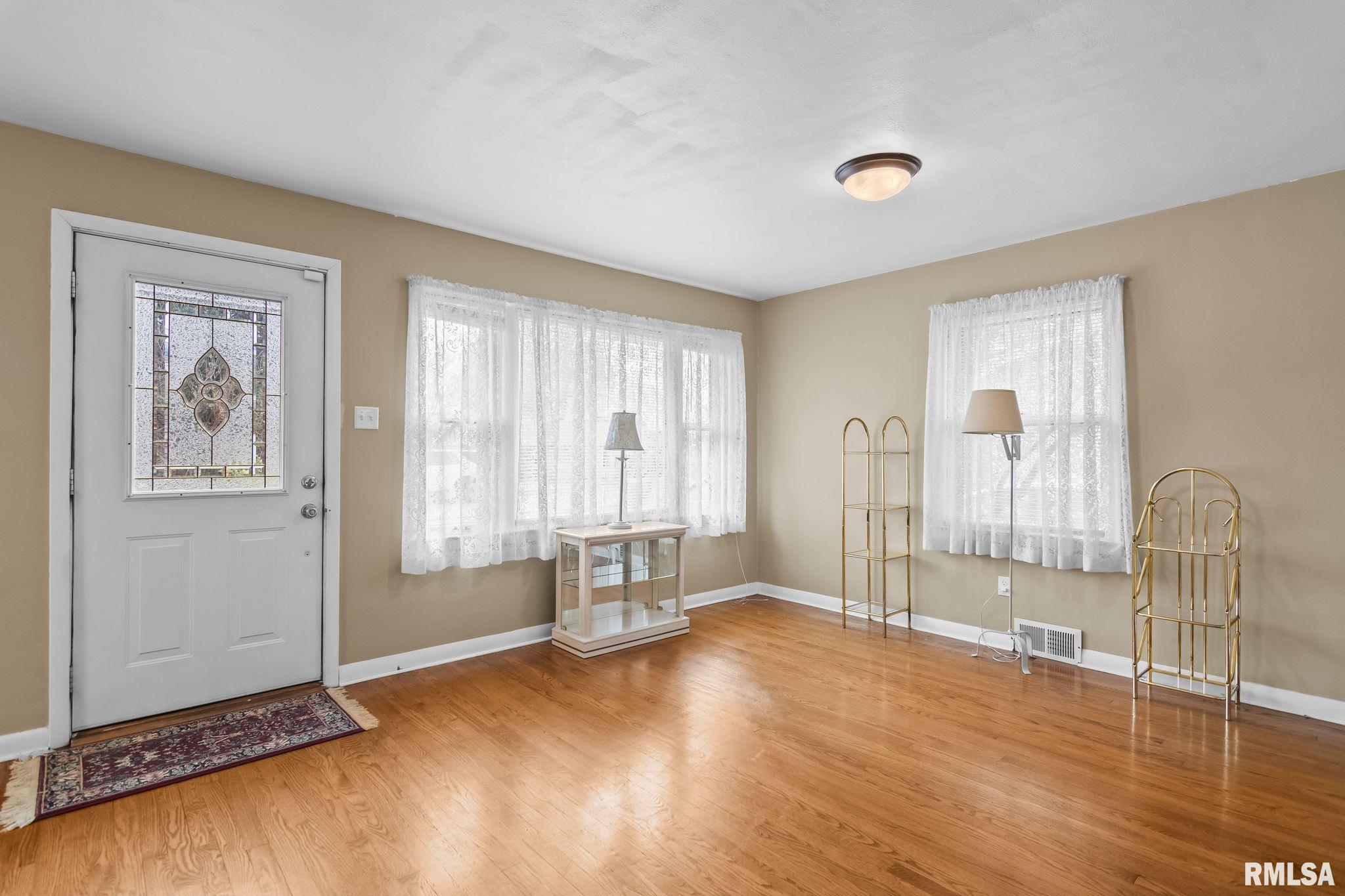 1527 Chalmers Street Springfield, IL 62703 - Photo 3 of 31