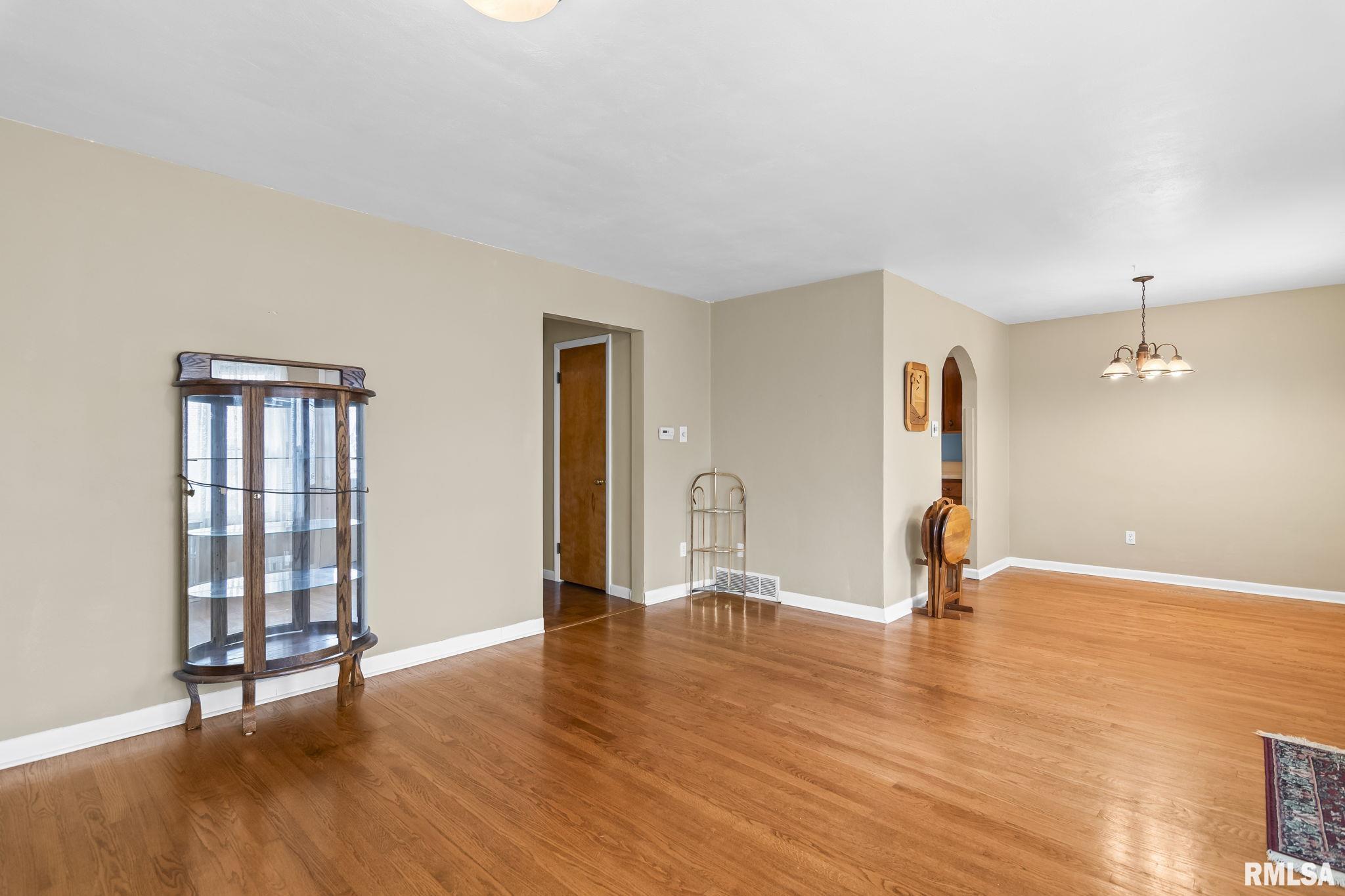 1527 Chalmers Street Springfield, IL 62703 - Photo 5 of 31