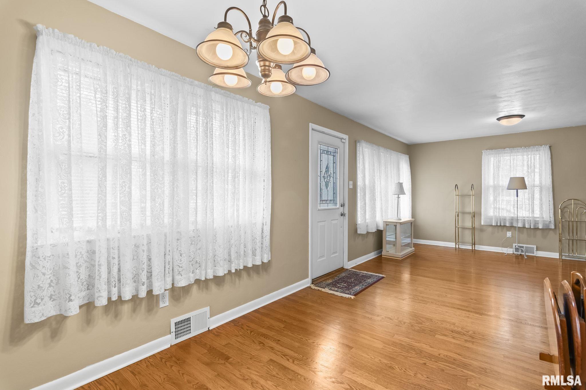 1527 Chalmers Street Springfield, IL 62703 - Photo 8 of 31