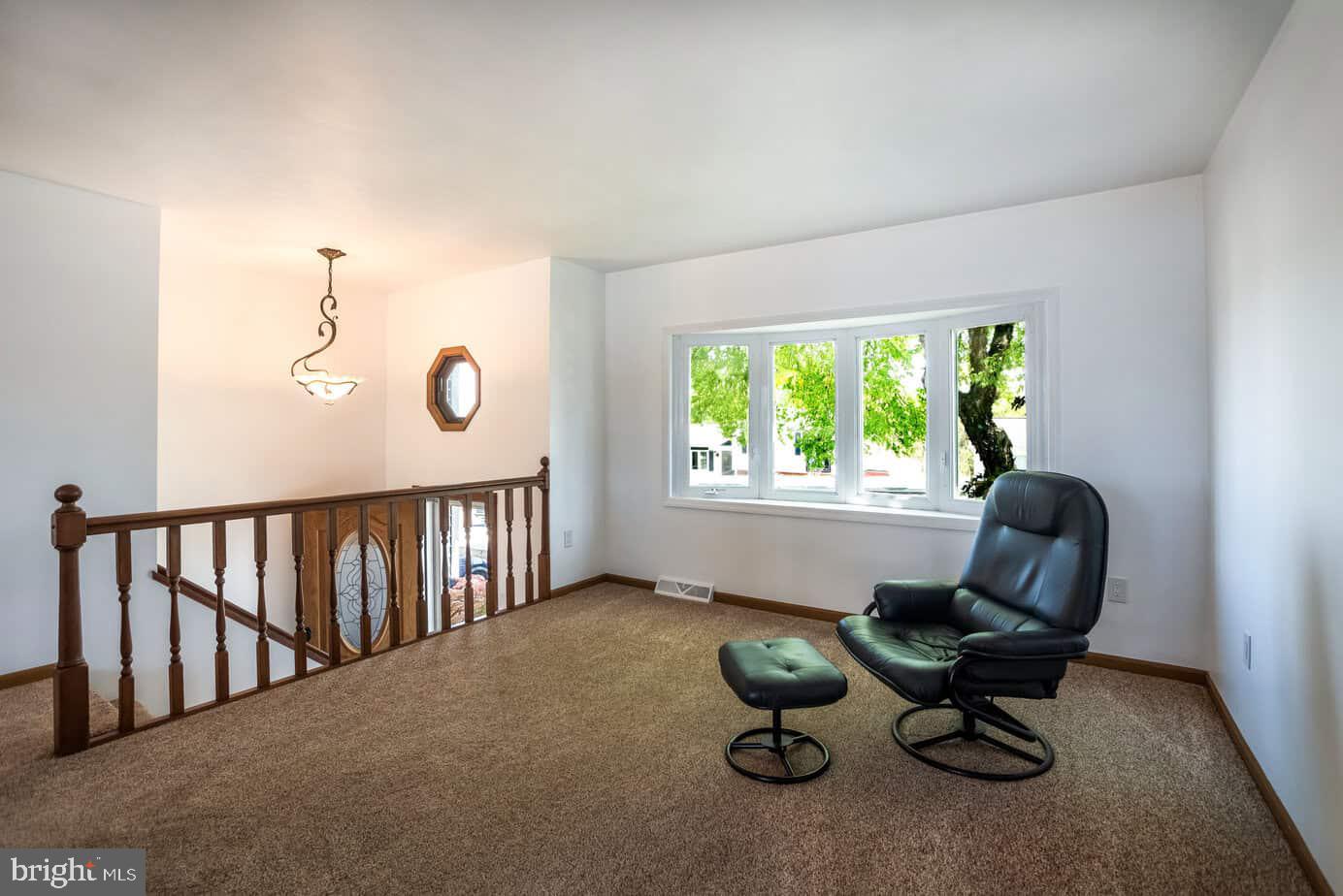 908 Horizon Road Mount Airy, MD 21771 - Photo 3 of 20 Living Room