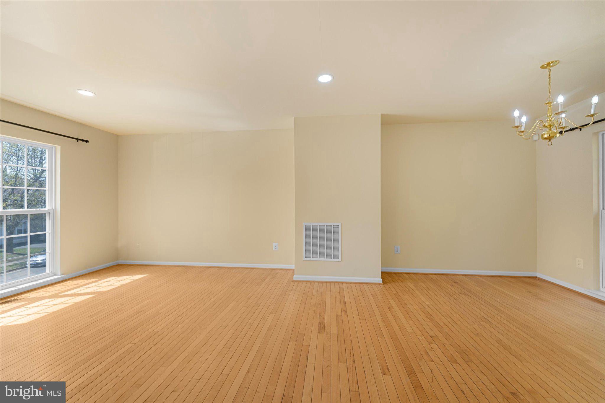 3068 Pony Ridge Turn Dumfries, VA 22026 - Photo 12 of 56 Living/dining combo.