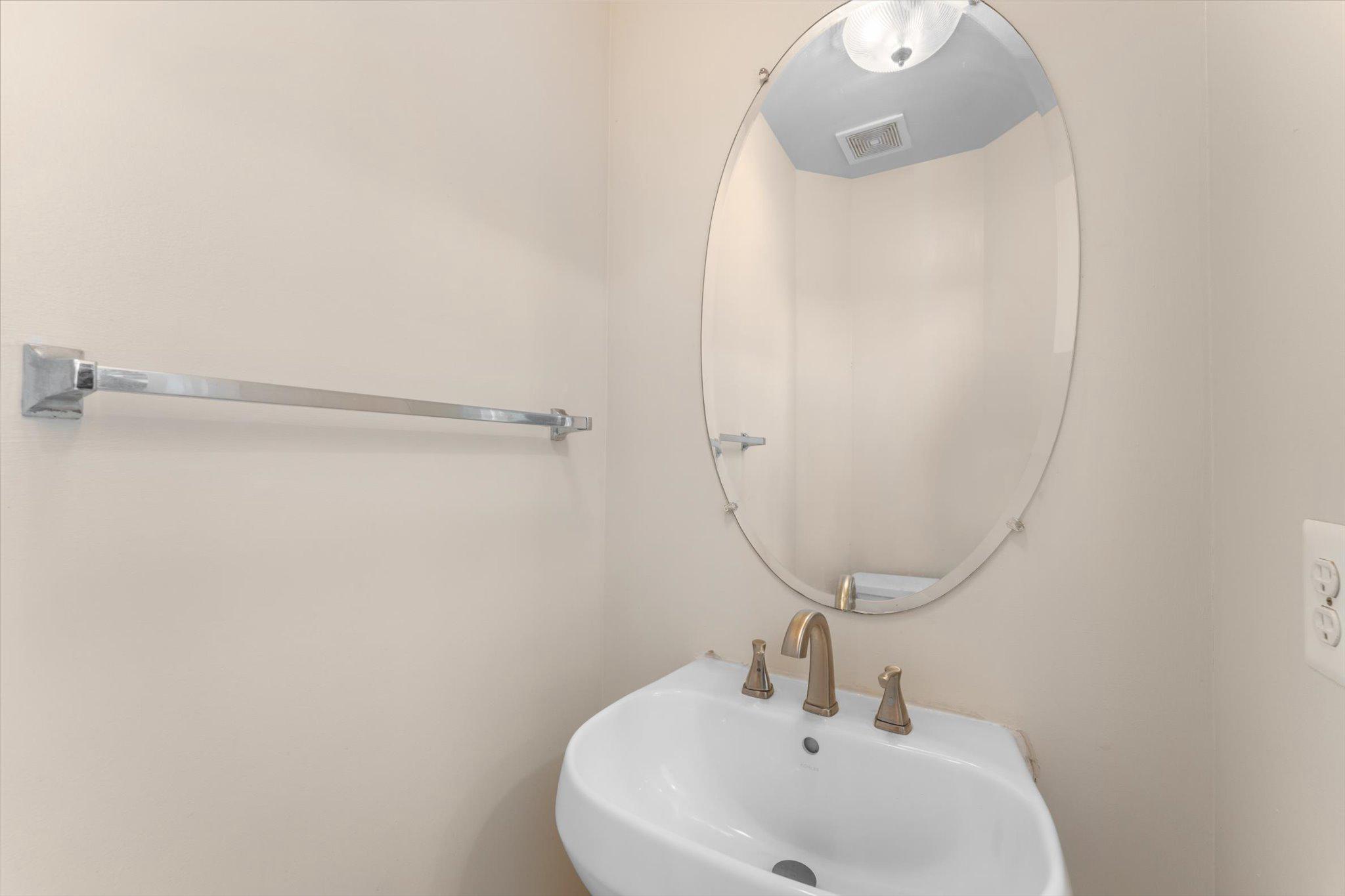 3068 Pony Ridge Turn Dumfries, VA 22026 - Photo 18 of 56 Half bathroom