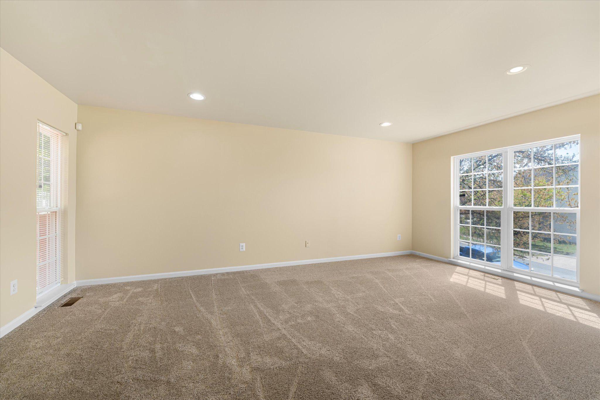 3068 Pony Ridge Turn Dumfries, VA 22026 - Photo 19 of 56 Floor to ceiling windows