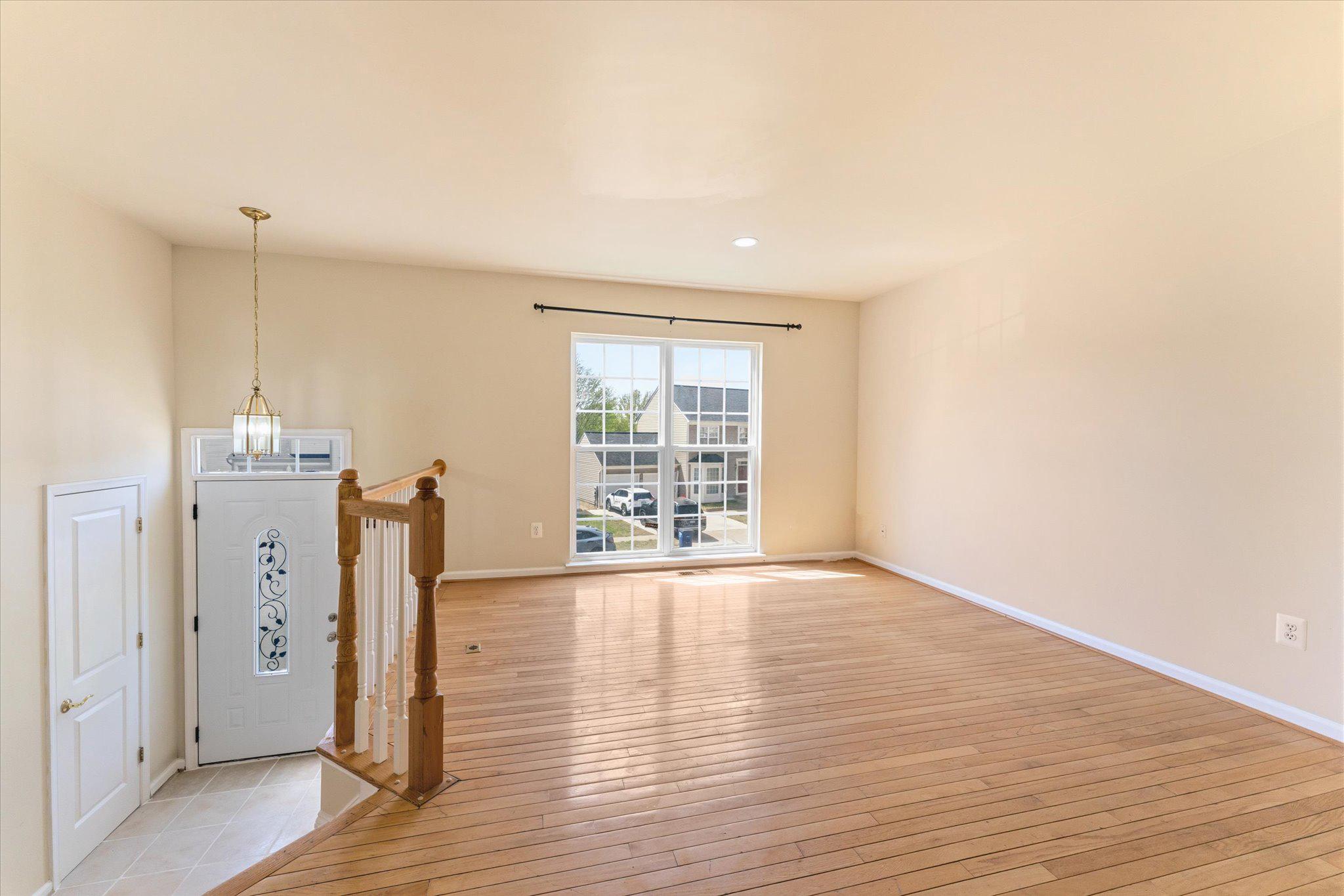 3068 Pony Ridge Turn Dumfries, VA 22026 - Photo 9 of 56 Inviting entryway with natural light.