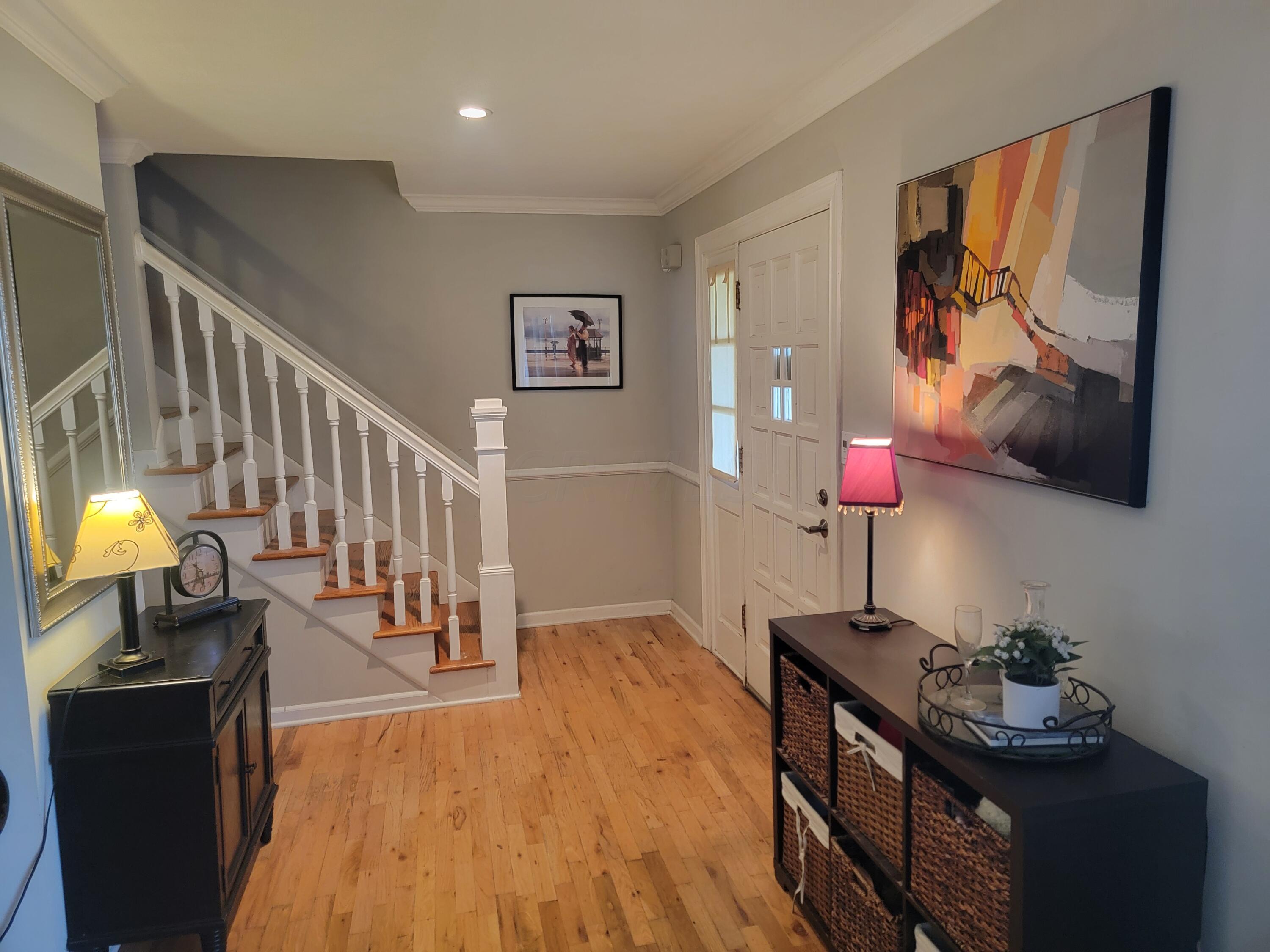 1455 Reymond Road Columbus, OH 43220 - Photo 8 of 57 Entry 1
