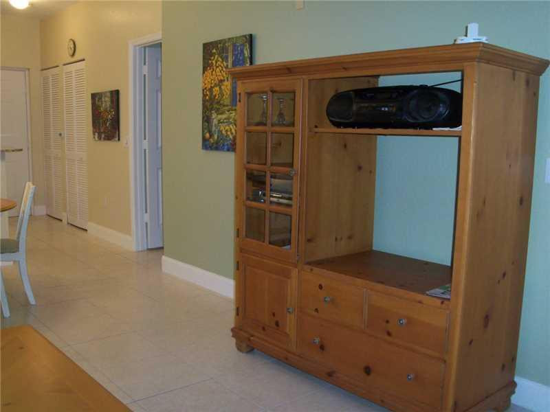 75 Gulfstream Road, Unit 202B Dania Beach, FL 33004 - Photo 9 of 29 Bedroom Master