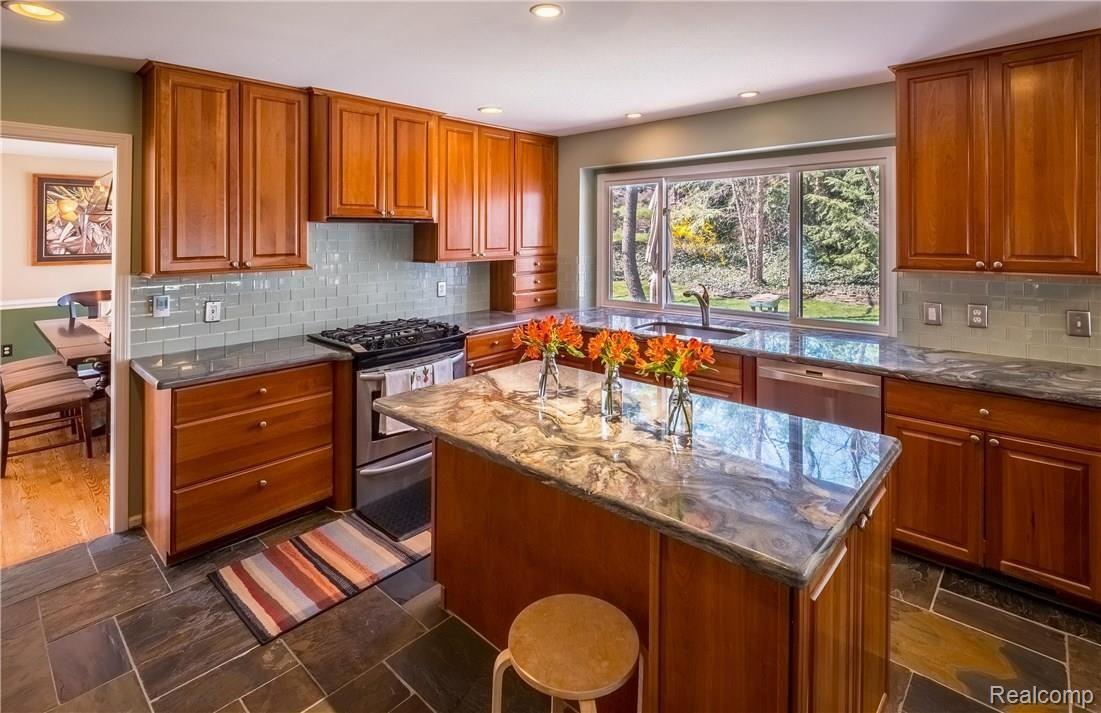 210 Devon Road Bloomfield Hills, MI 48302 - Photo 17 of 45 dulai_072-HDR.jpg