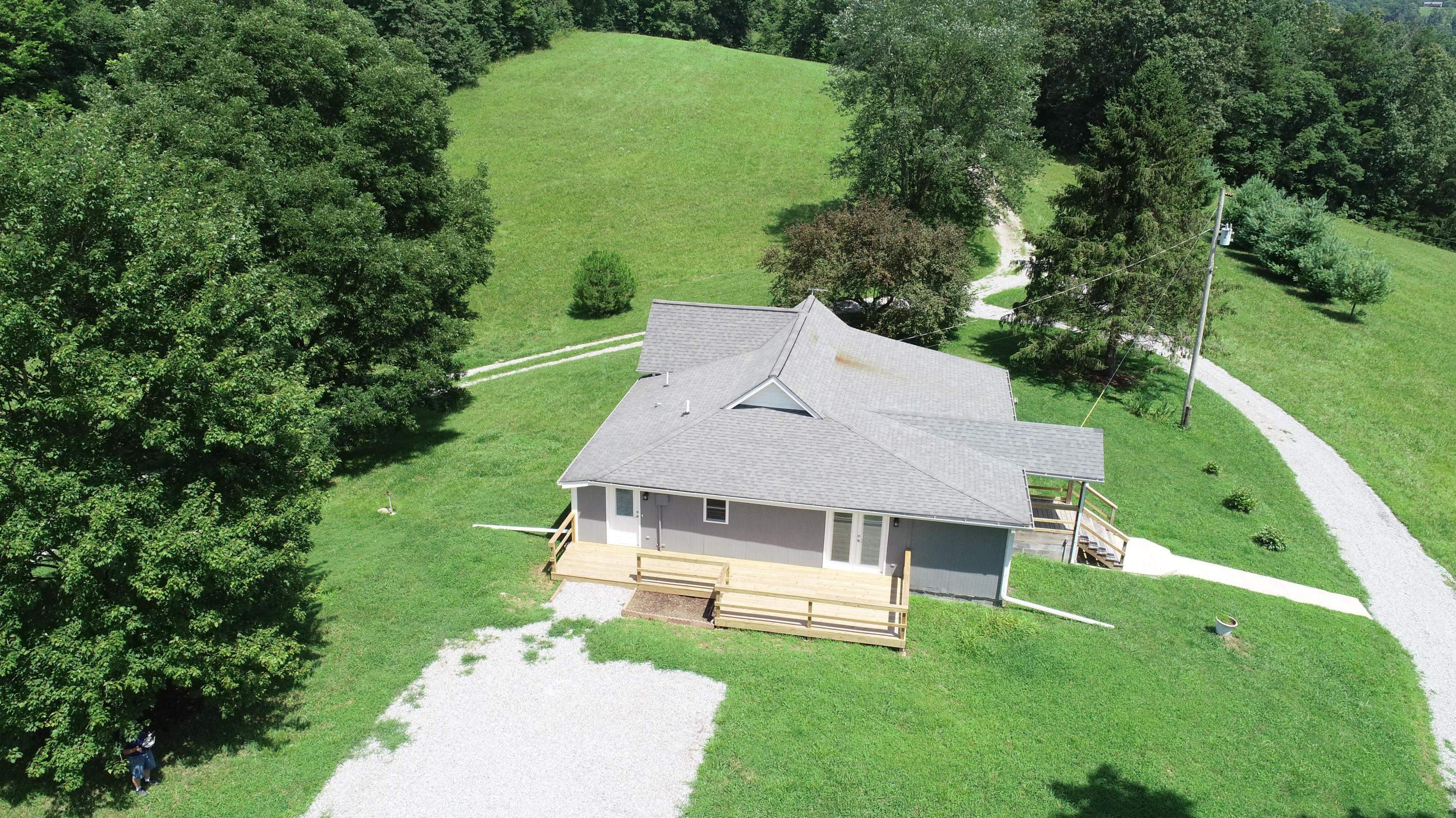 724 Widner Road New Tazewell, TN 37825 - Photo 3 of 36 DJI_0066