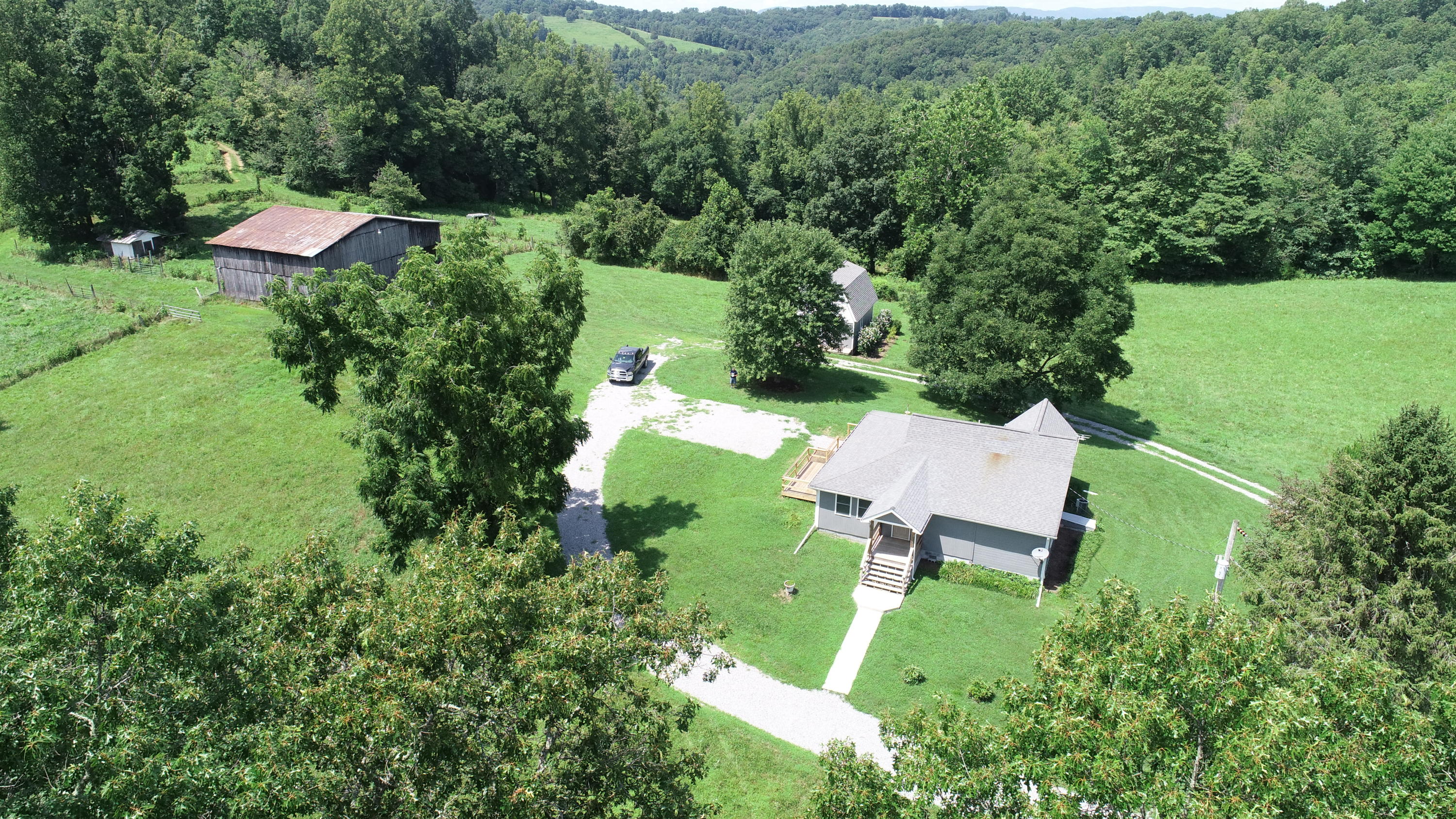 724 Widner Road New Tazewell, TN 37825 - Photo 4 of 36 DJI_0067