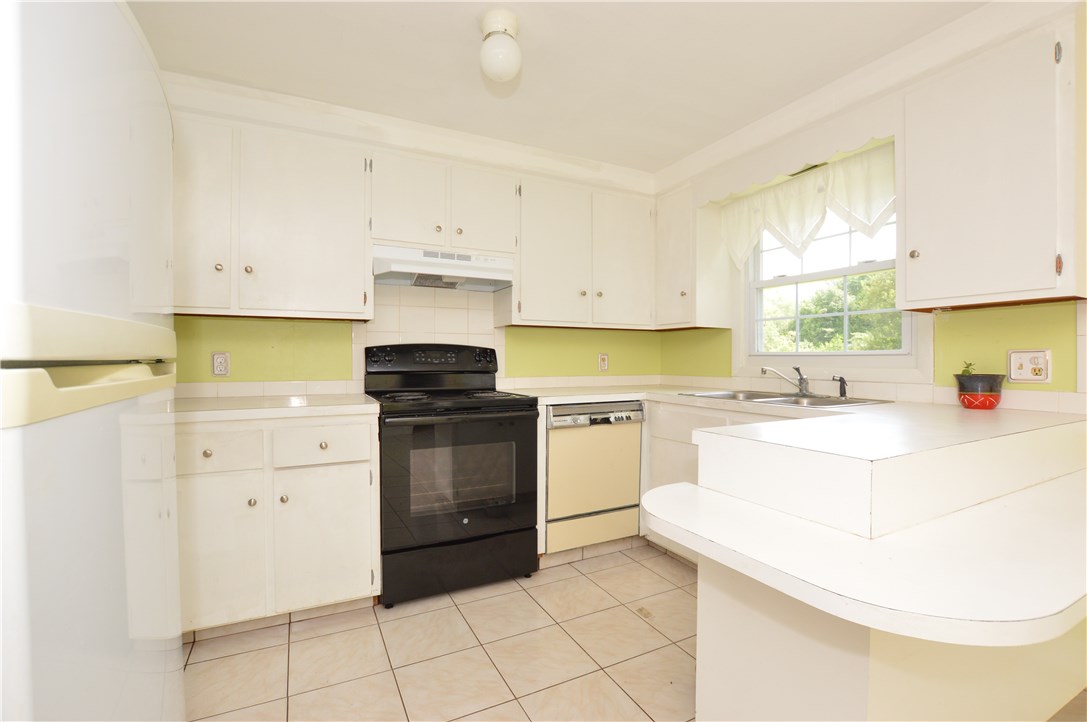 162 Old River Road Lincoln, RI 02865 - Photo 7 of 32 Gallery Image 7