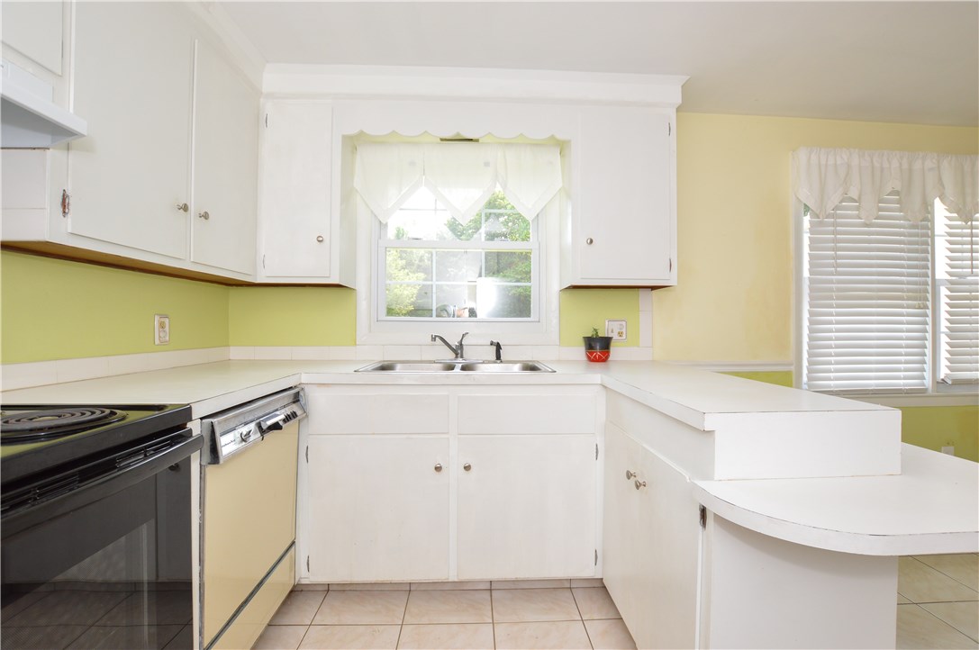 162 Old River Road Lincoln, RI 02865 - Photo 8 of 32 Gallery Image 8