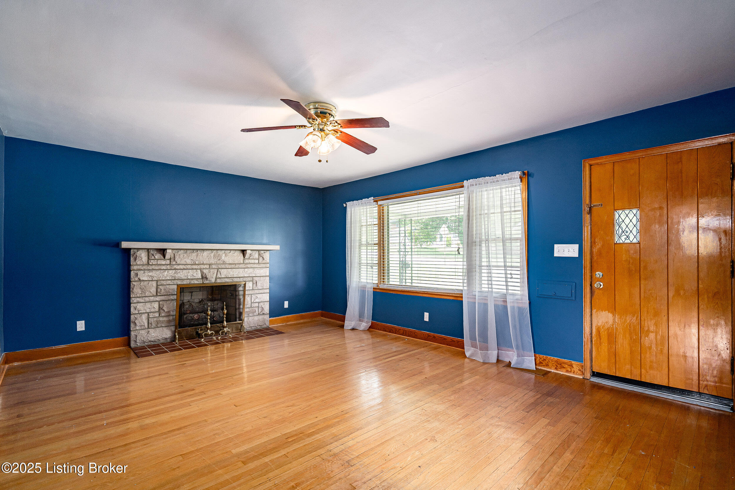 910 Southview Road Louisville, KY 40214 - Photo 7 of 23 910 Southview Rd-17