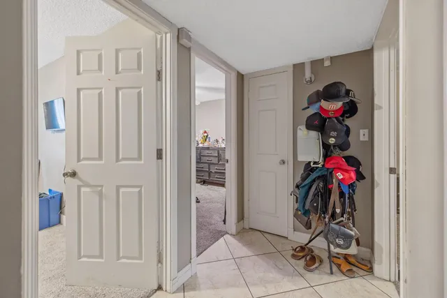 a view of entryway with livingroom