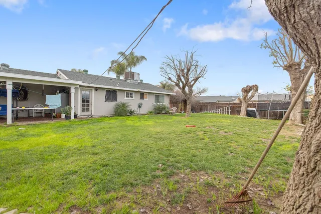 a front view of house with yard