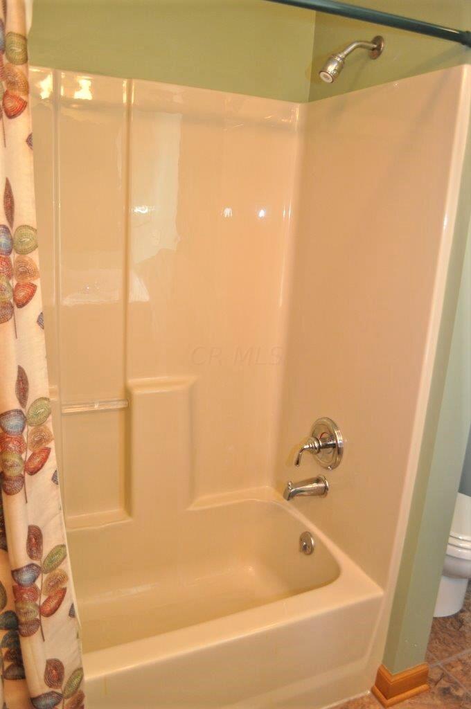 271 Holder Road Baltimore, OH 43105 - Photo 38 of 66 2nd Floor Full Bath - 271 Holder Road NW, Baltimore, OH 43105