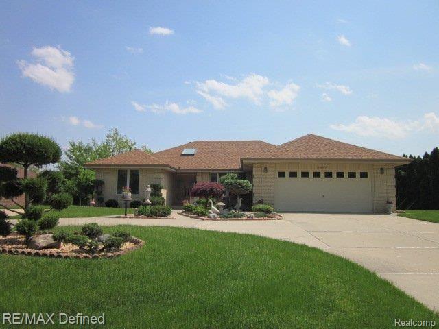 2541 Meadowview Court Rochester, MI 48306 - Photo 1 of 24 Exterior