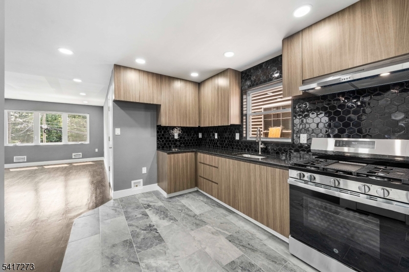 1117 Chestnut Street Elizabeth, NJ 07201 - Photo 3 of 21