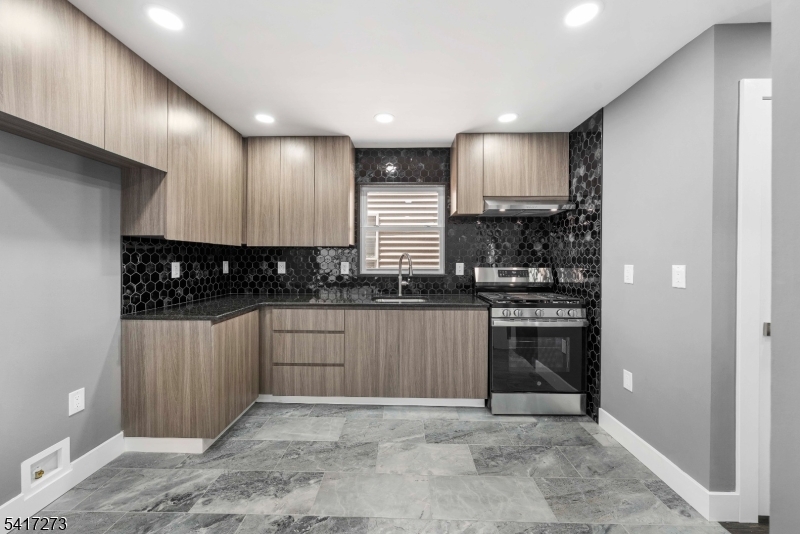 1117 Chestnut Street Elizabeth, NJ 07201 - Photo 4 of 21