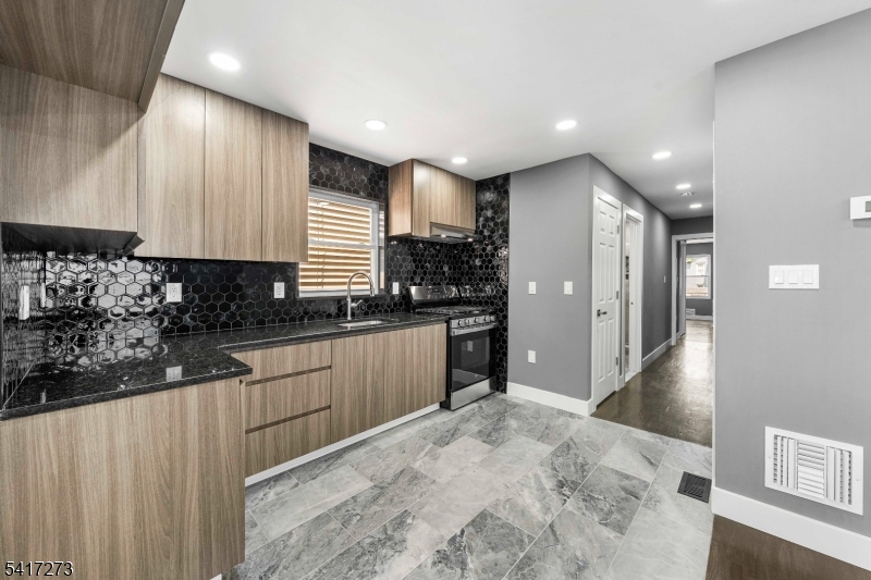 1117 Chestnut Street Elizabeth, NJ 07201 - Photo 5 of 21