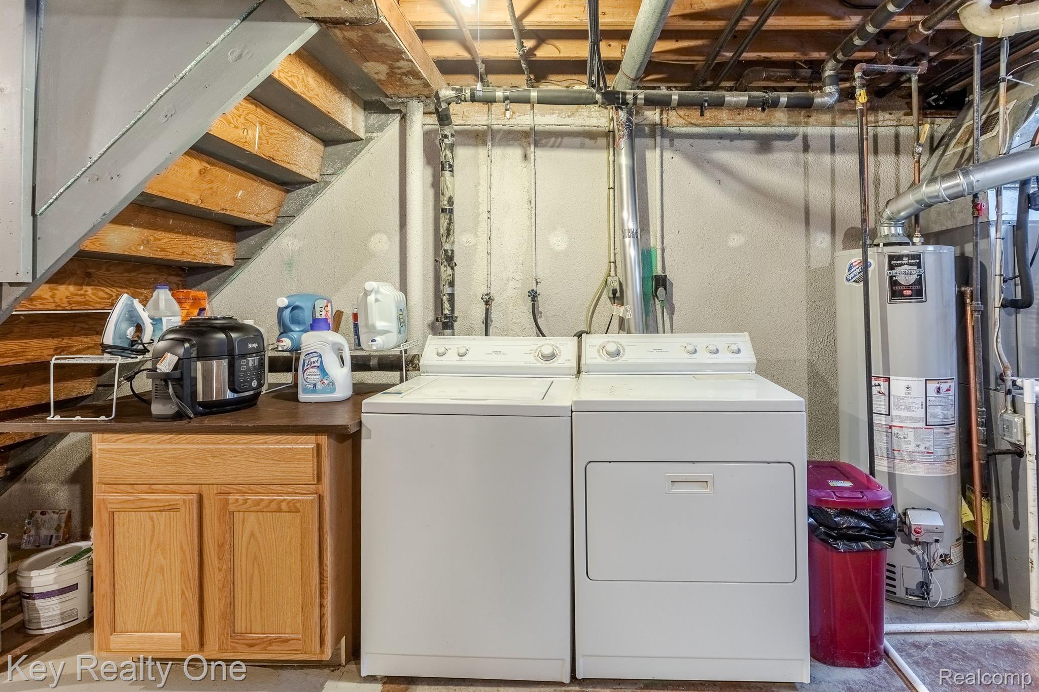 1050 Larson Court Rochester, MI 48307 - Photo 18 of 34 Washer and Dryer Included