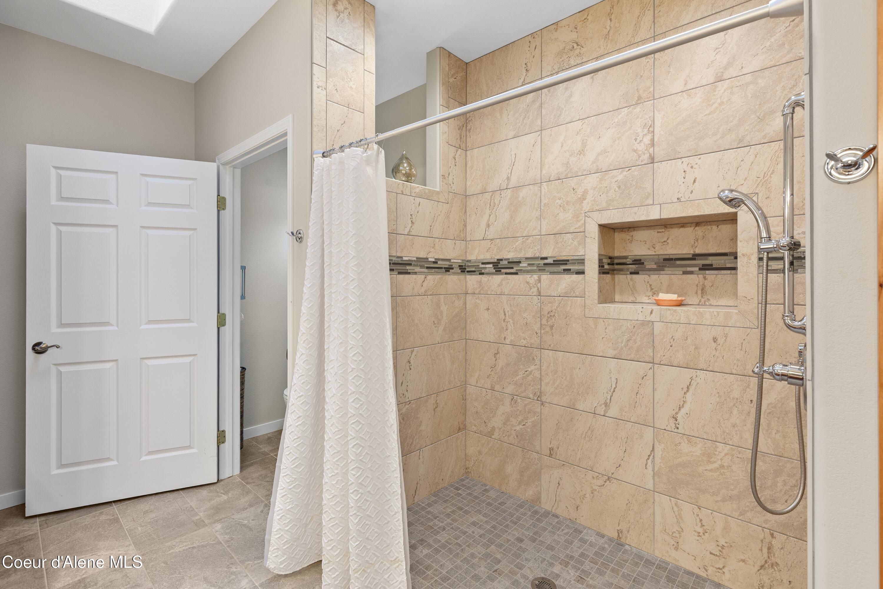 8677 North Rhapsody Lane Hayden, ID 83835 - Photo 22 of 60 Zero Curb Entry to Tiled Shower