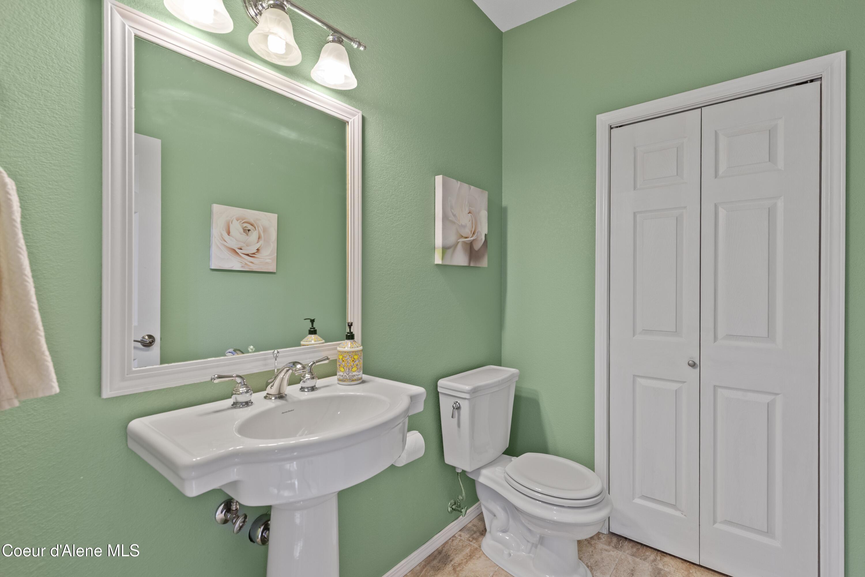 8677 North Rhapsody Lane Hayden, ID 83835 - Photo 28 of 60 Main Level Powder Room