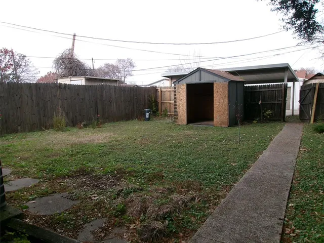 a house view with a outdoor space
