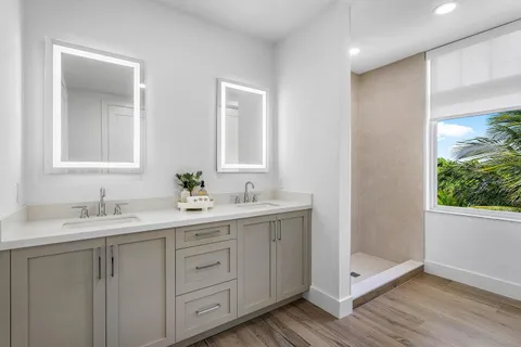 $2,450,000 | 176-184 Lake Drive, Unit 2104, Palm Beach Shores, FL 33404