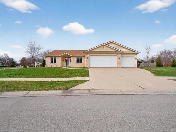 $329,900 | 11203 Glenbarr Drive, Fort Wayne, IN 46818