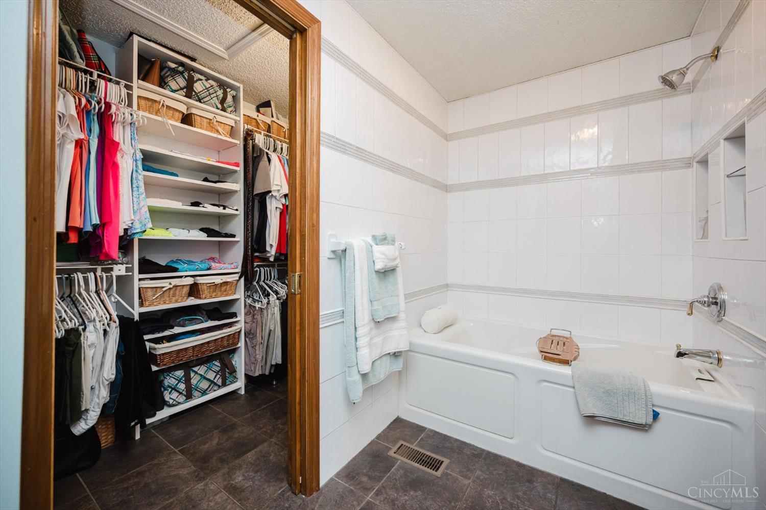 1184 Locust Corner Road Cincinnati, OH 45245 - Photo 28 of 70 Gallery Image 28