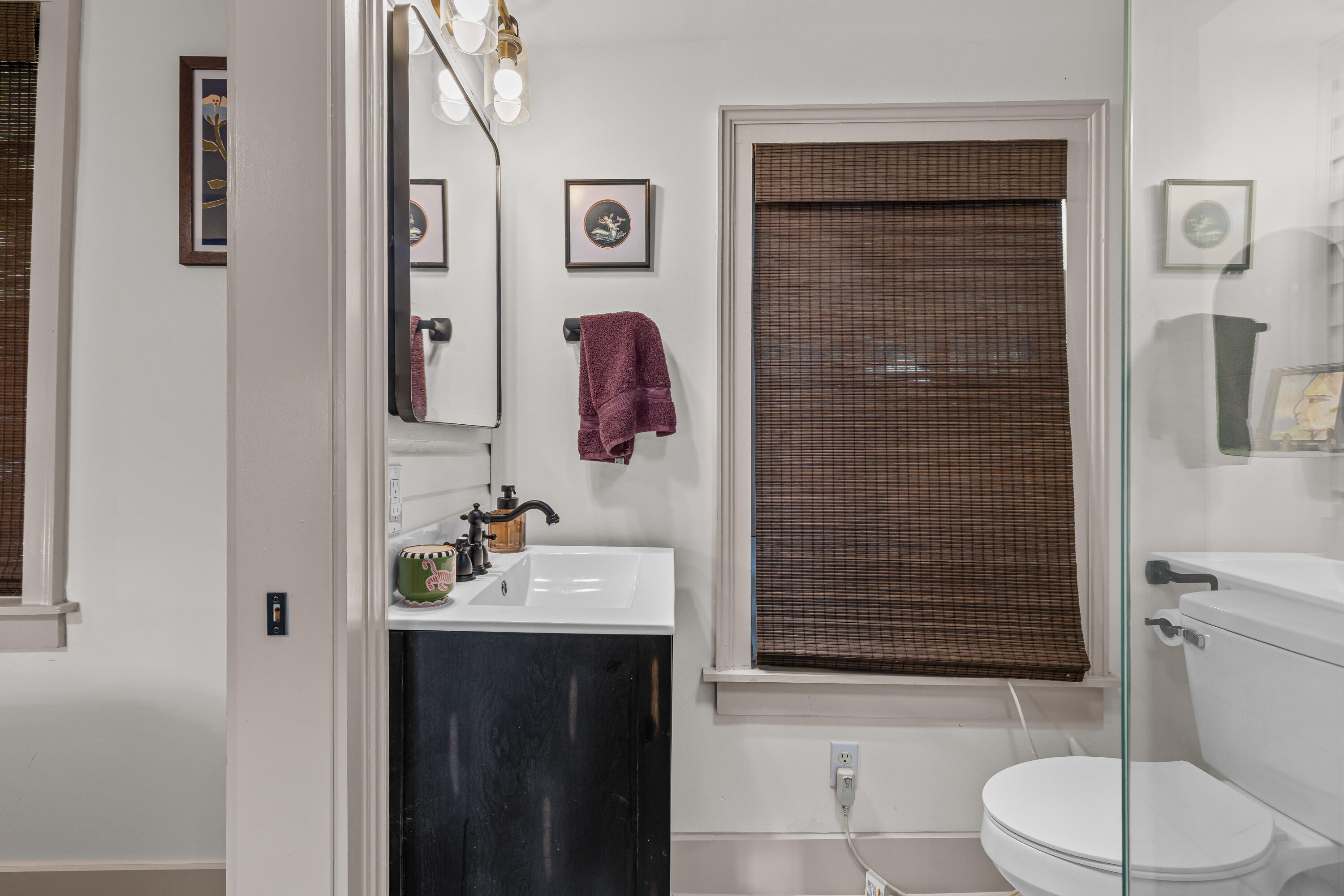 24 Hanover Street Charleston, SC 29403 - Photo 19 of 46 Bathroom 2