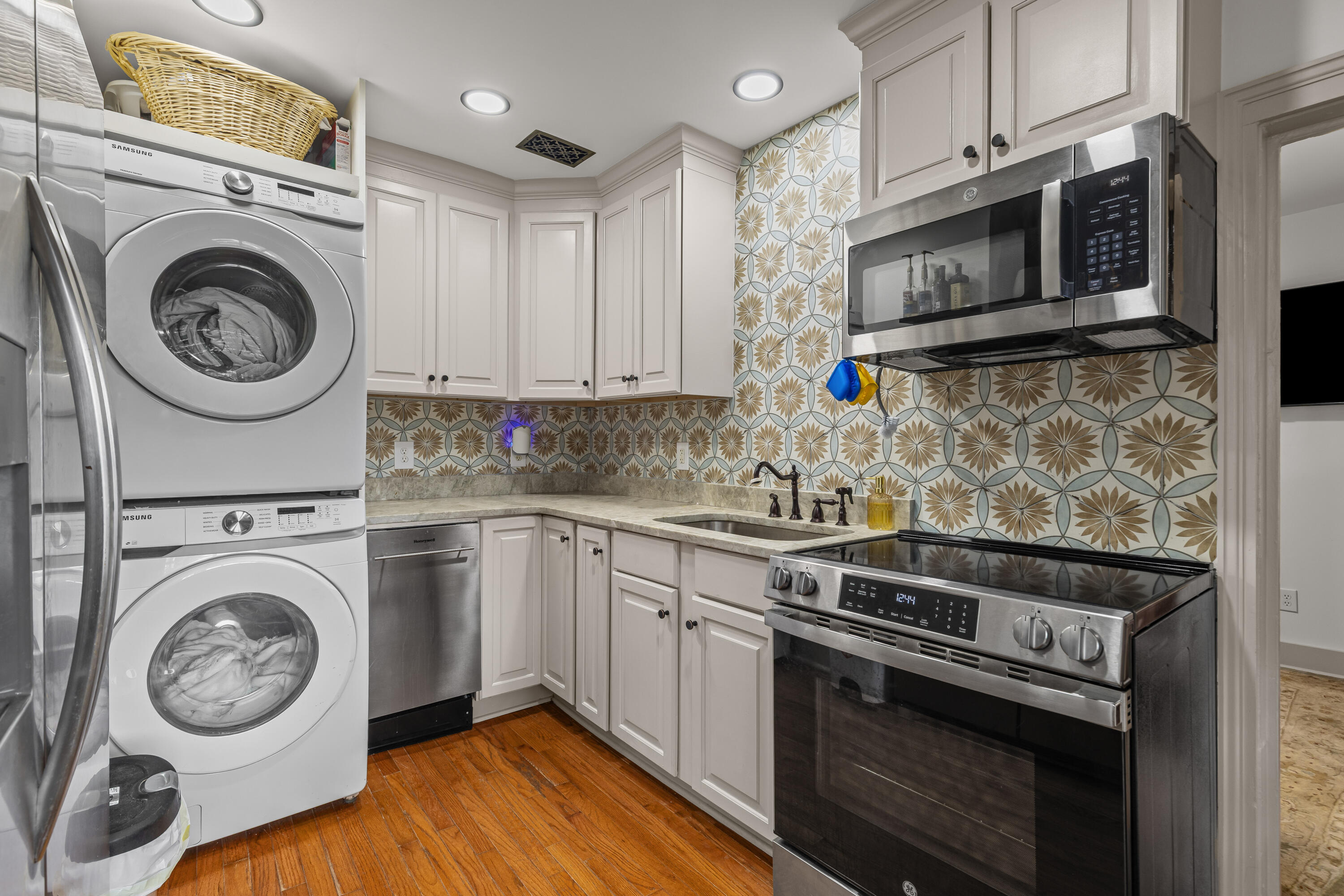 24 Hanover Street Charleston, SC 29403 - Photo 21 of 46 Laundry and kitchen