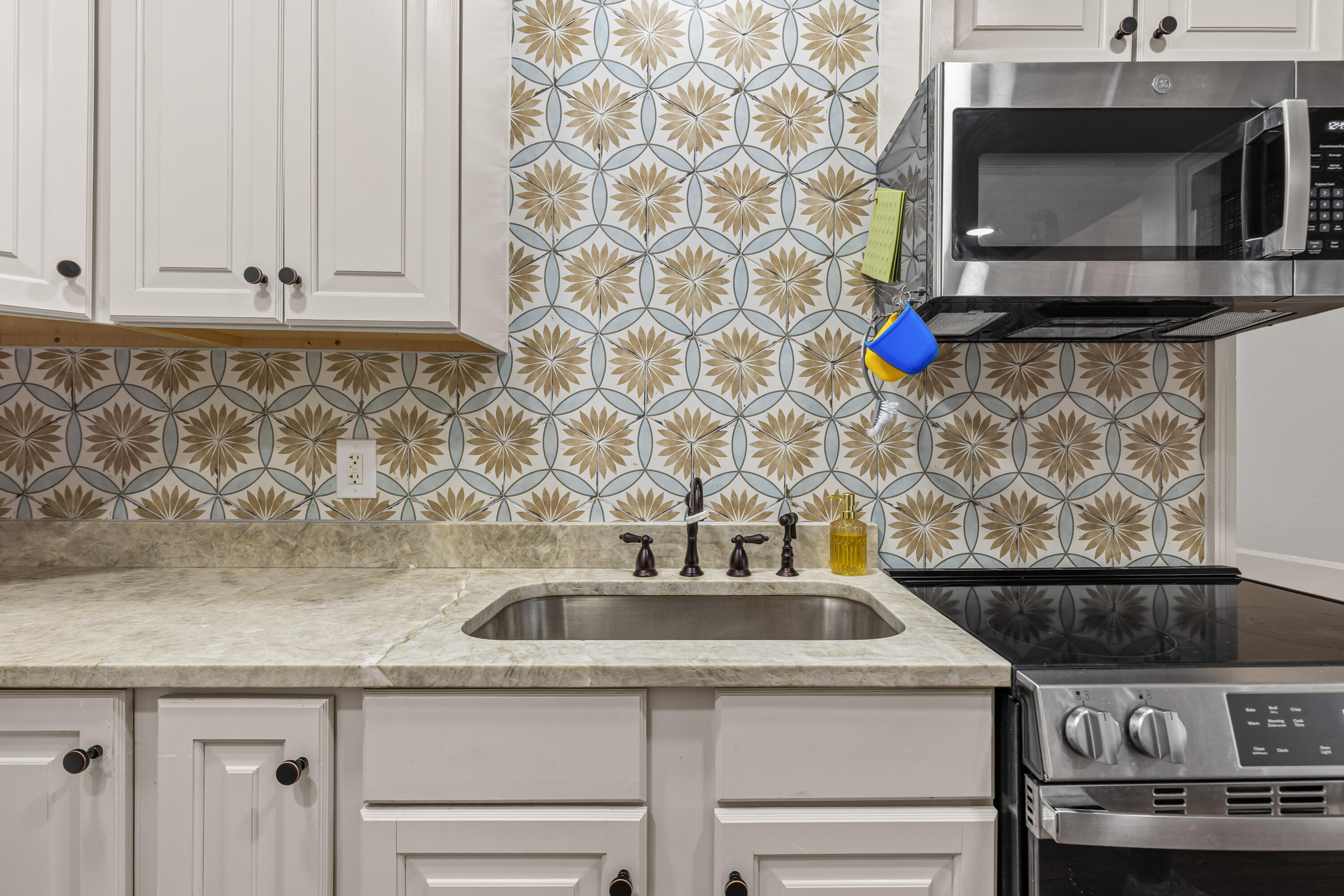 24 Hanover Street Charleston, SC 29403 - Photo 23 of 46 Kitchen